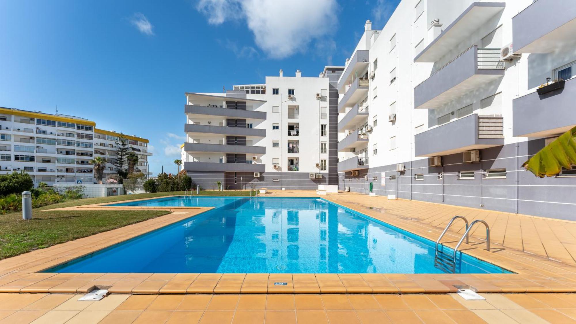 Sunny Retreat With Pool And Balcony By Lovelystay Albufeira