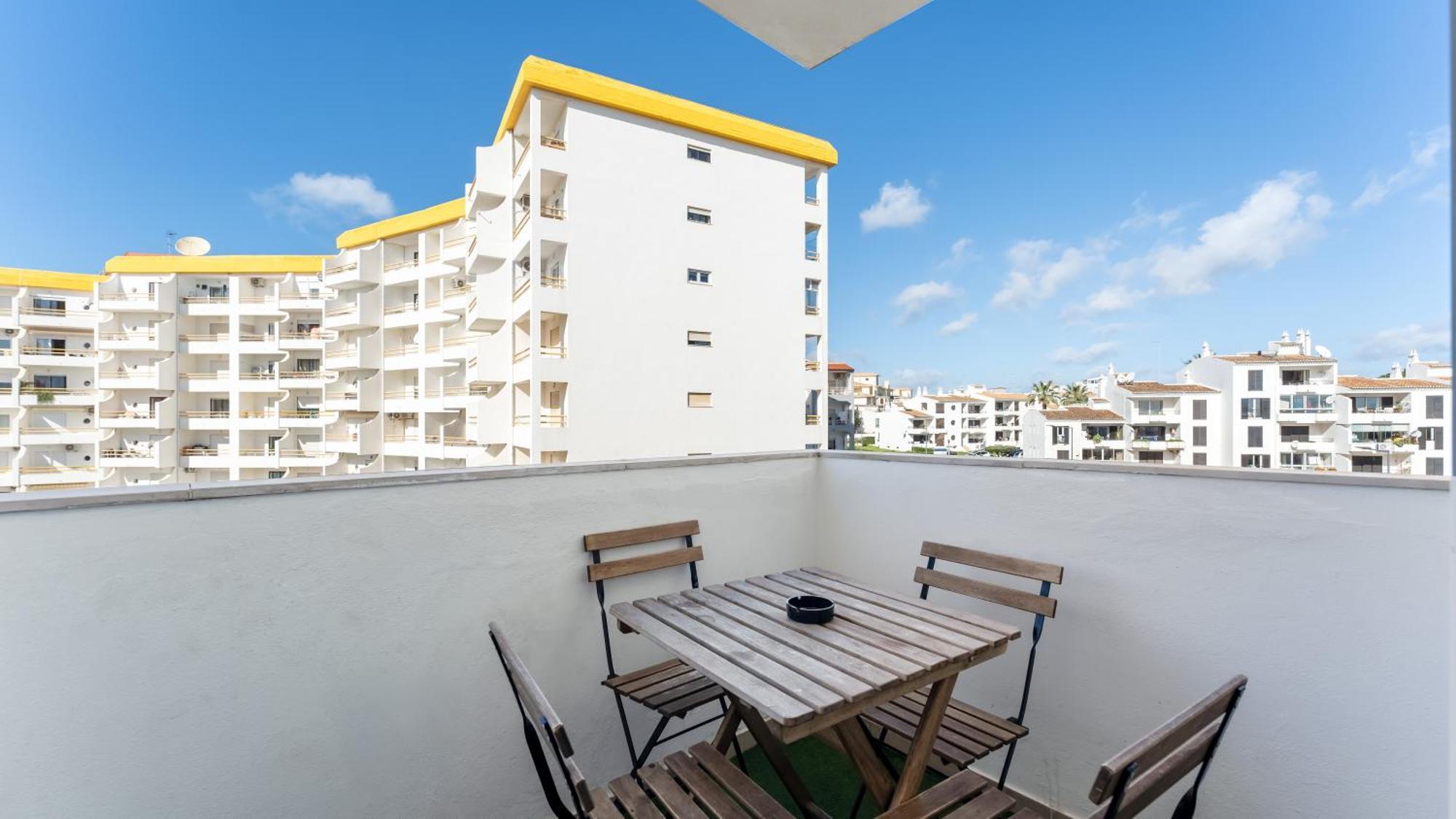 Sunny Retreat With Pool And Balcony By Lovelystay