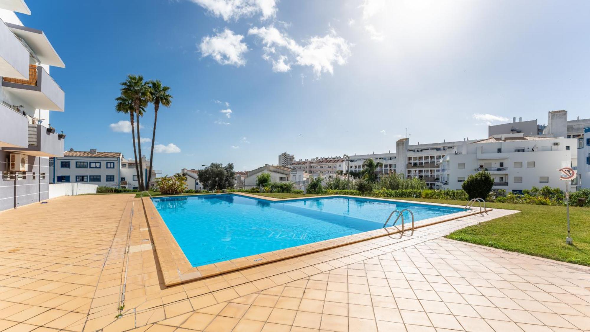 Apartamento Sunny Retreat With Pool And Balcony By Lovelystay Albufeira